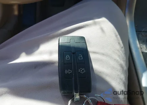 2010 Lincoln Mks z USA, uszkodzony, nr VIN 1LNHL9ER2AG615109